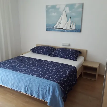 Frane-20m From Apartment *