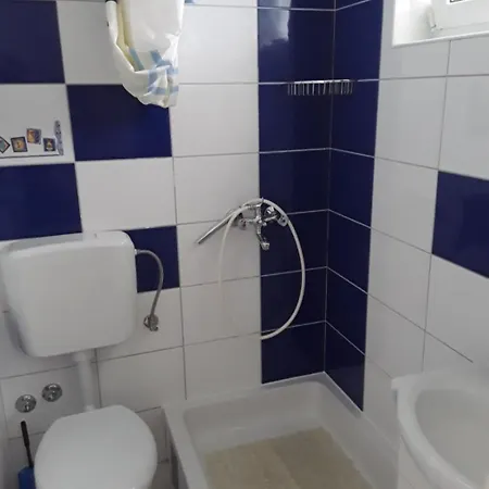 Frane-20m From Apartment *